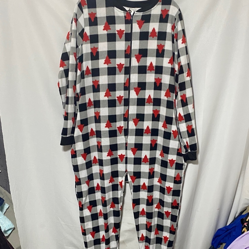 MERRY MOMENTS ONE PIECE CHRISTMAS  PAJAMAS POCKETS UNISEX SIZE LARGE POCKETS‎
